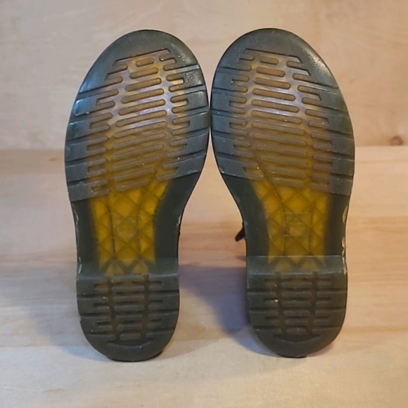 Dr. Martens 1460 J Black Patent Leather Kids Boots - Picture 8 of 10